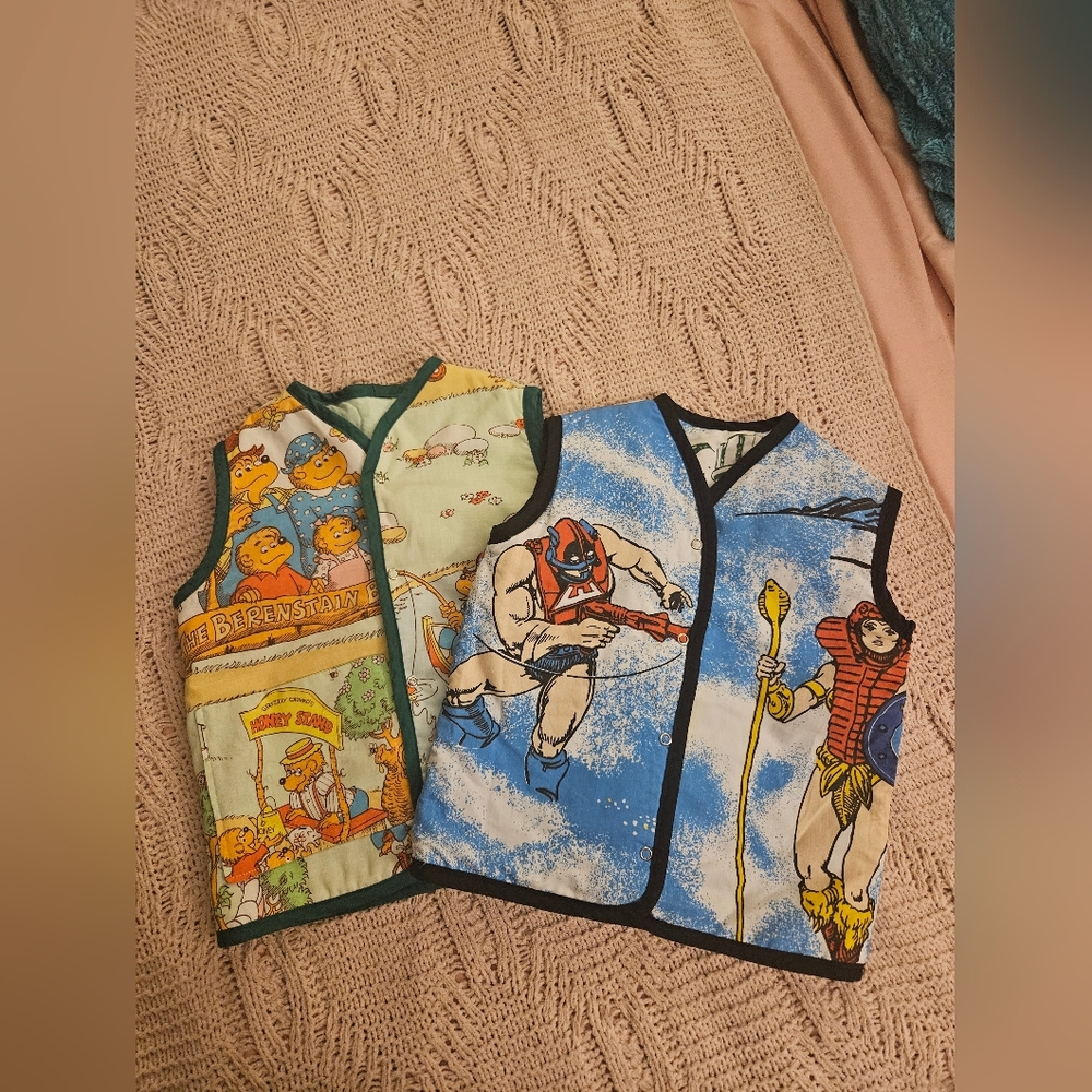 Vintage Cartoon Print  Reversable Child Vests He-Man Berenstain Bears 1983 15x17